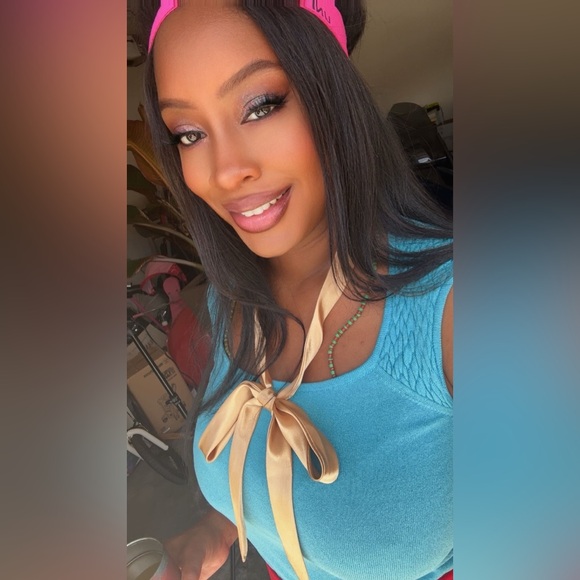 LIVE Show with Vanessa Deyanna! - Picture 2 of 6